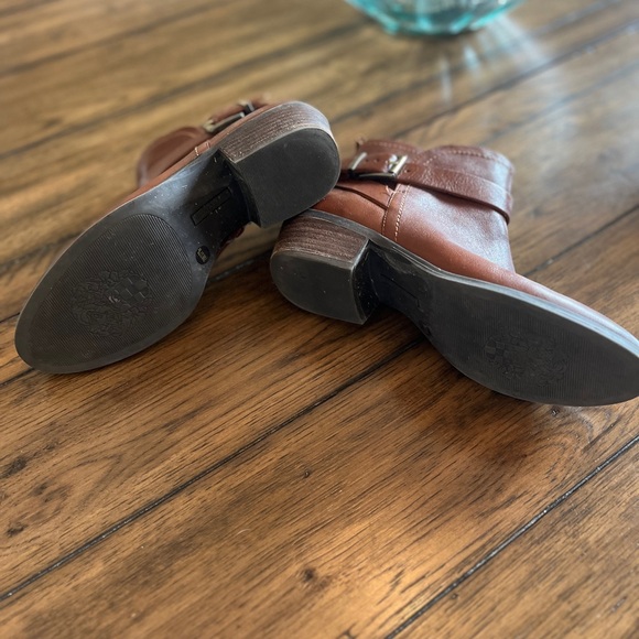 EC. Vince Camuto Peamer Booties - Picture 7 of 9